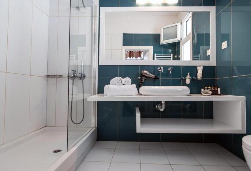 اتاق لوکس سه تخته, Nefeli