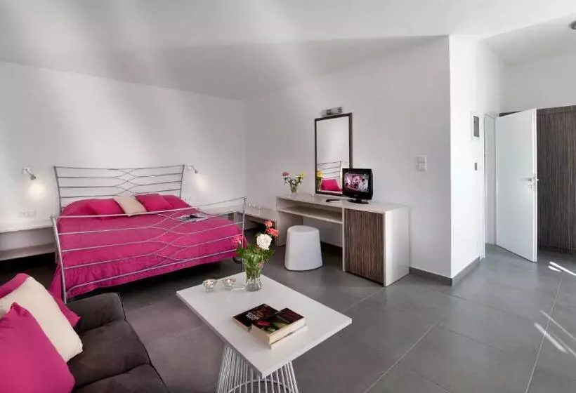 Chambre Triple Deluxe, Nefeli