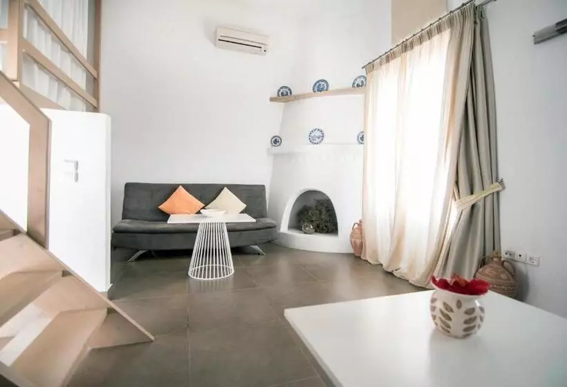 Chambre Familiale, Nefeli