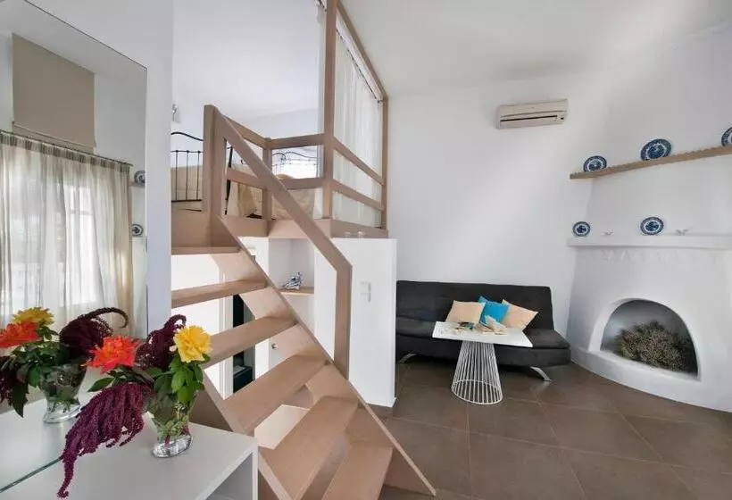 Chambre Familiale, Nefeli