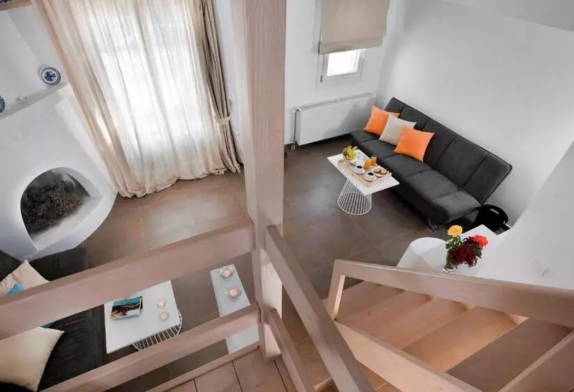 Chambre Familiale, Nefeli