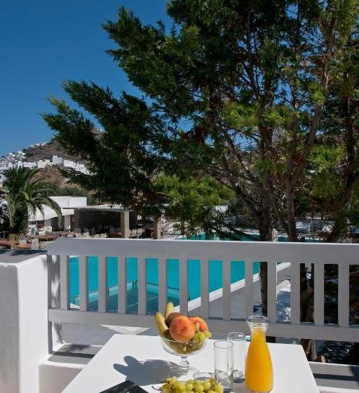 اتاق خانوادگی, Nefeli