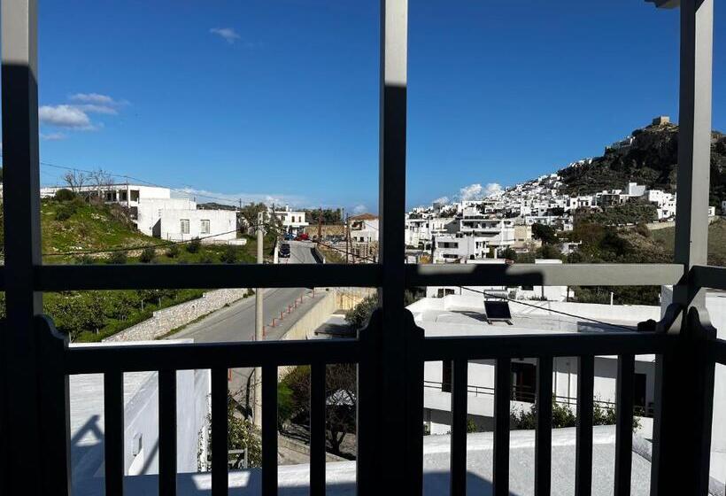 اتاق سوپریور سه تخته, Nefeli