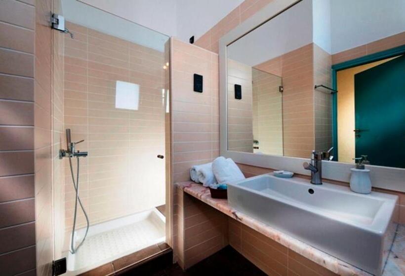 اتاق سوپریور سه تخته, Nefeli