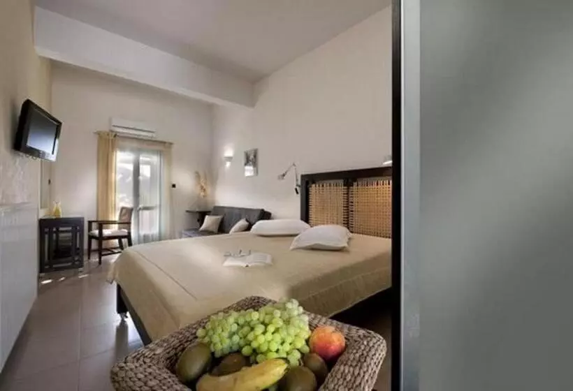 Chambre Triple Supérieure, Nefeli