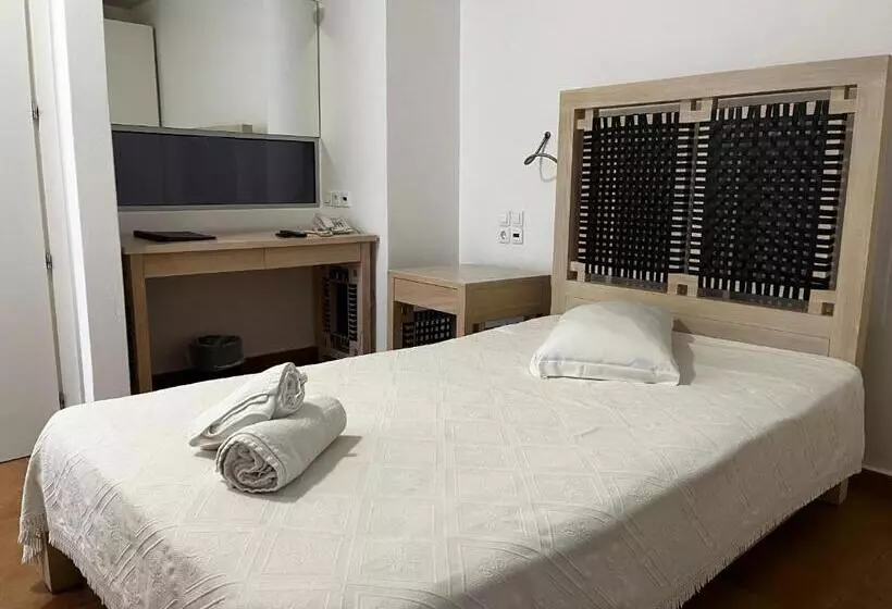Chambre Standard Individuelle, Nefeli