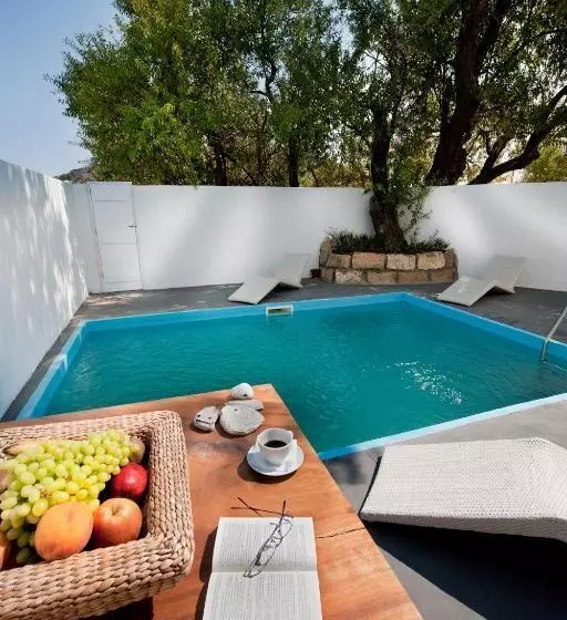 Suite avec Piscina, Nefeli