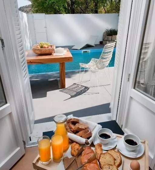 Suite avec Piscina, Nefeli