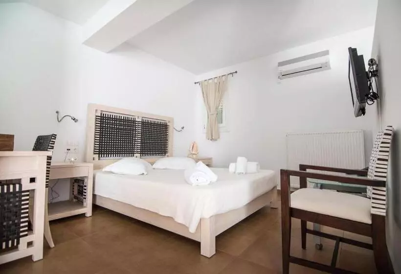 Suite avec Piscina, Nefeli