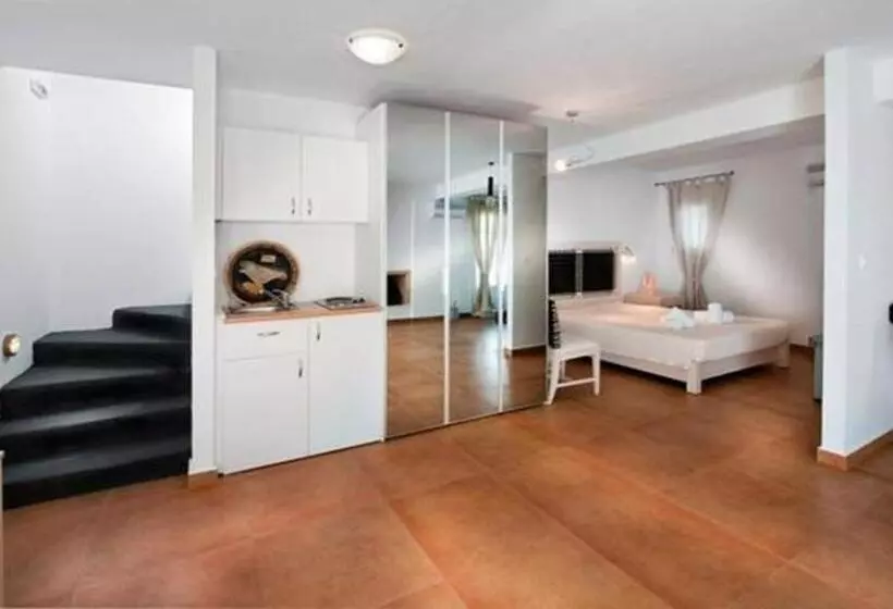 Suite avec Piscina, Nefeli