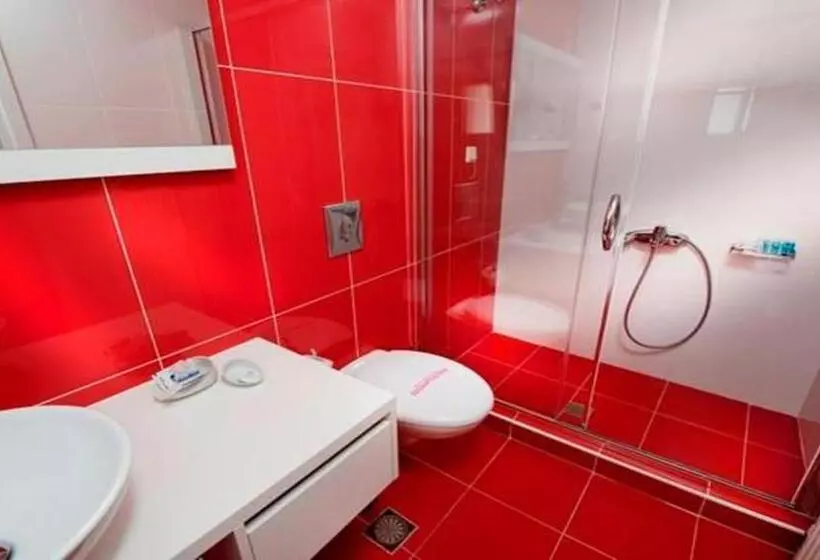 Suite avec Piscina, Nefeli