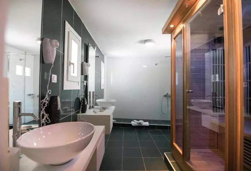 Suite avec Piscina, Nefeli
