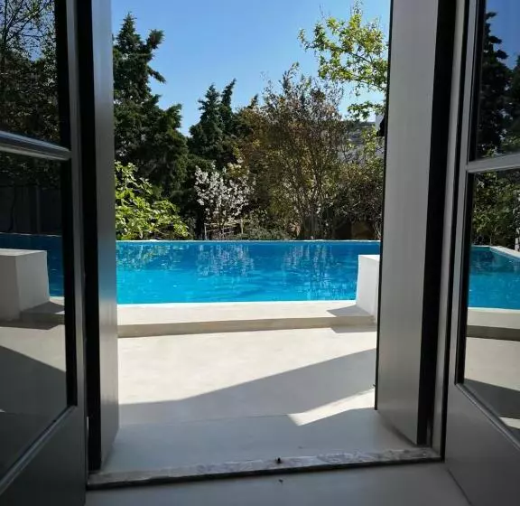 Junior Suite, Nefeli