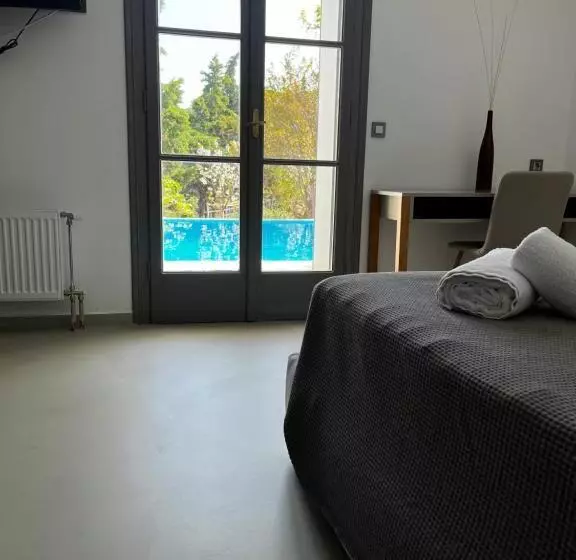 Junior Suite, Nefeli