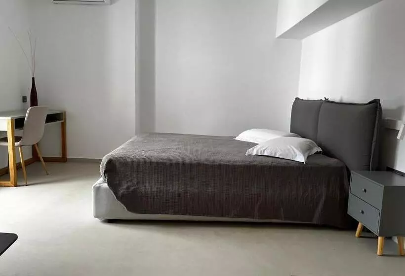 Junior Suite, Nefeli