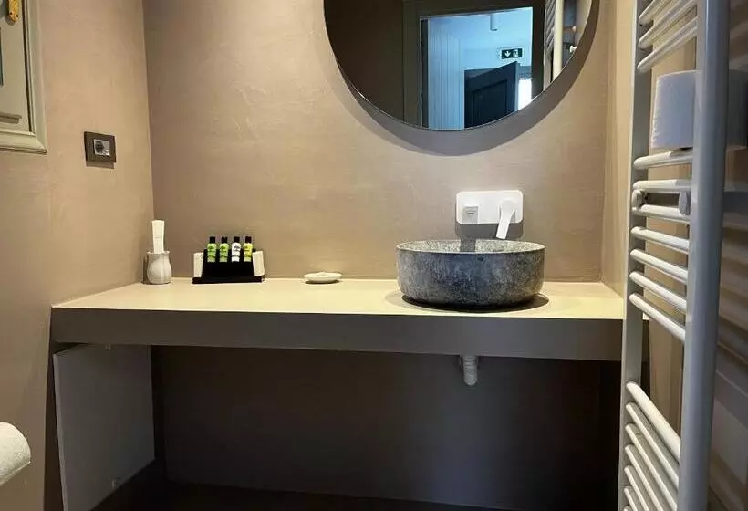 Junior Suite, Nefeli