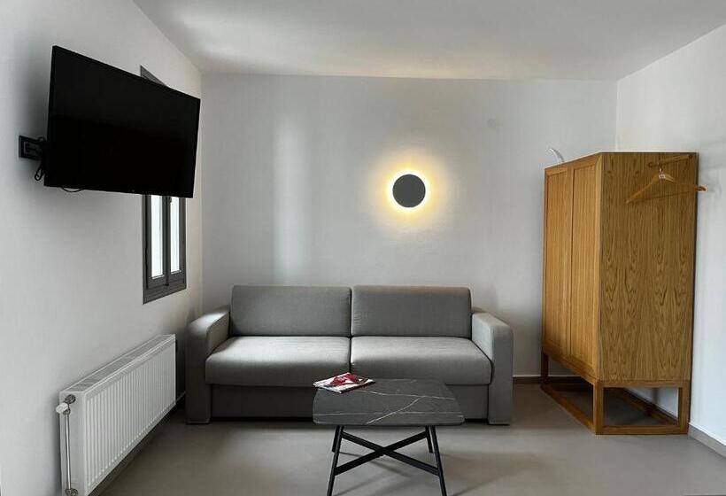 سوییت جونیور, Nefeli