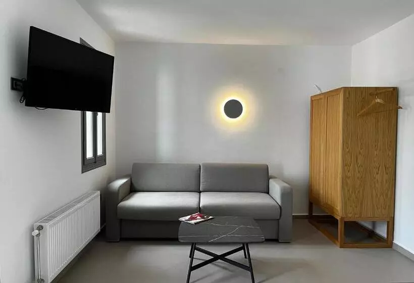 Junior Suite, Nefeli