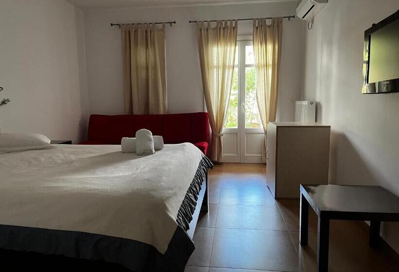 اتاق لوکس سه تخته, Nefeli