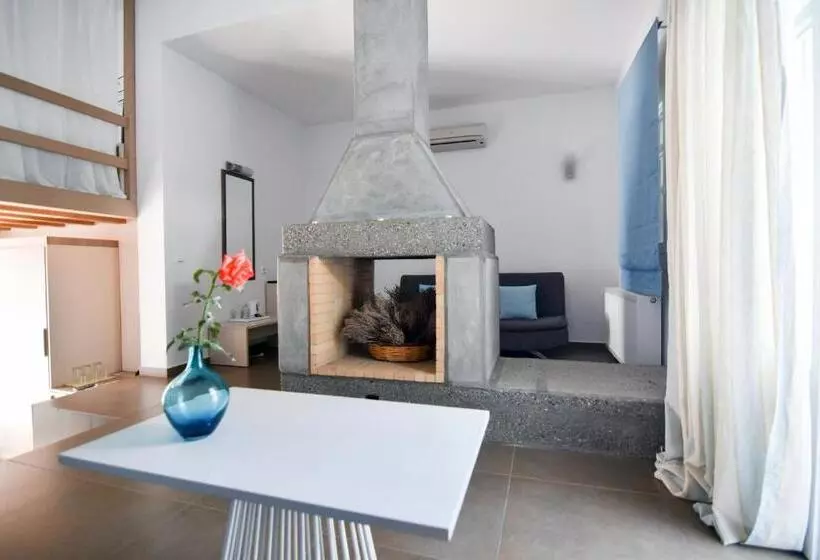 Chambre Familiale, Nefeli