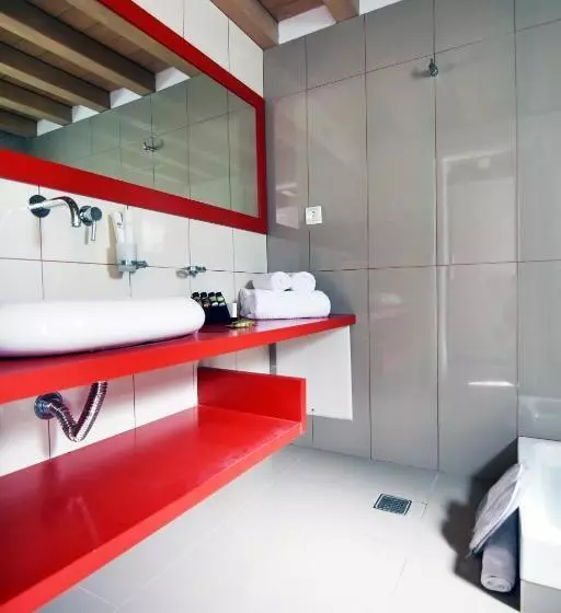 Chambre Familiale, Nefeli