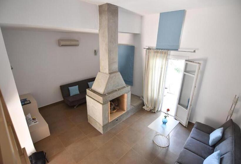 اتاق خانوادگی, Nefeli