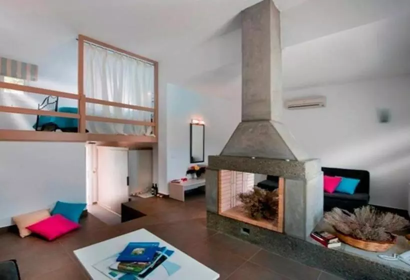Chambre Familiale, Nefeli