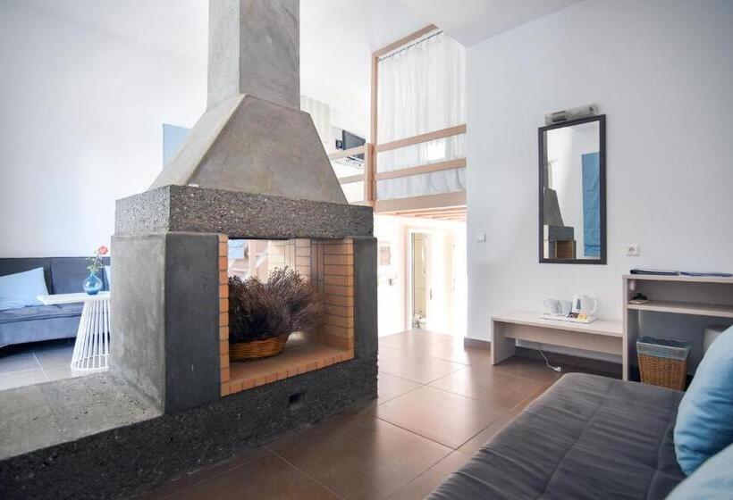 اتاق خانوادگی, Nefeli