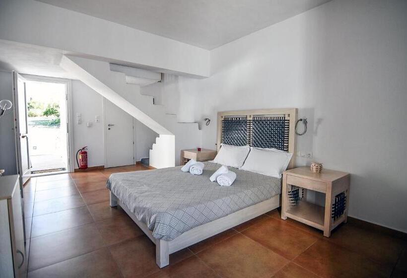 اتاق خانوادگی, Nefeli