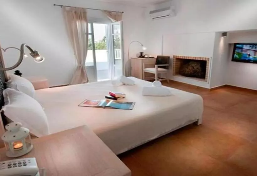 Suite avec Piscina, Nefeli