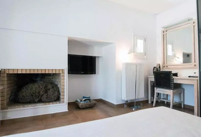 Suite avec Piscina, Nefeli