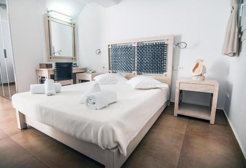 سوییت با استخر, Nefeli