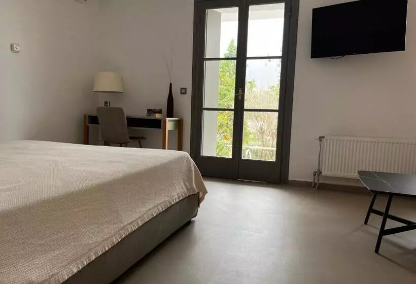 Junior Suite, Nefeli