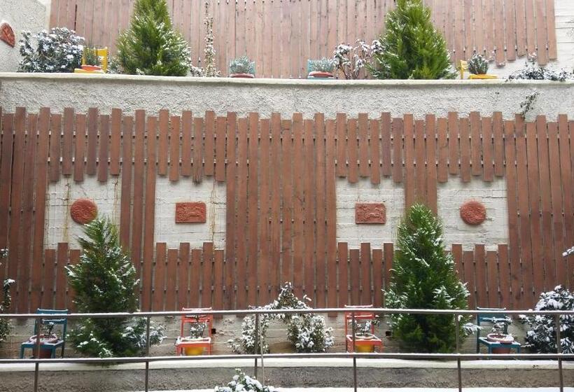 غرفة قياسية مزودة بشرفة مطلة على الحديقة, Nidimos