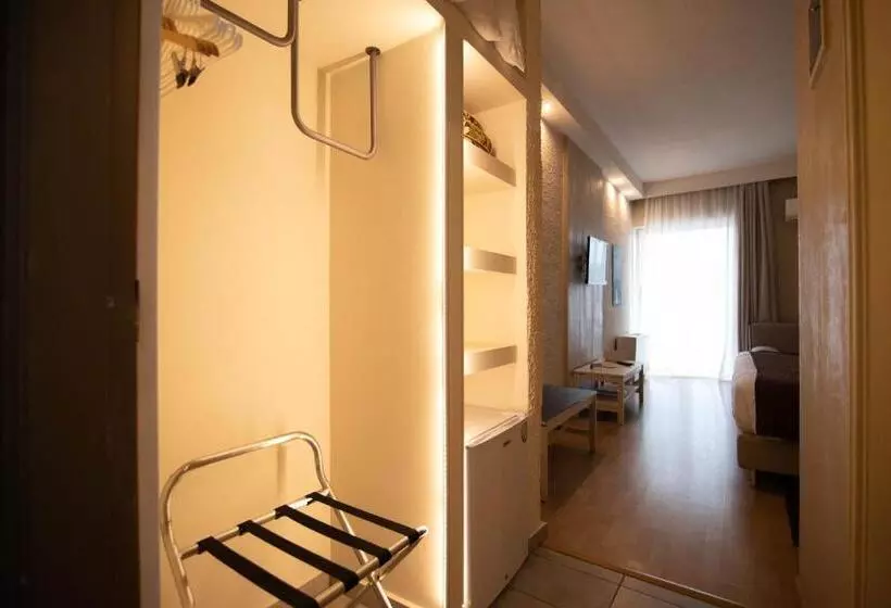Chambre Triple Standard Vue Mer, Nidimos