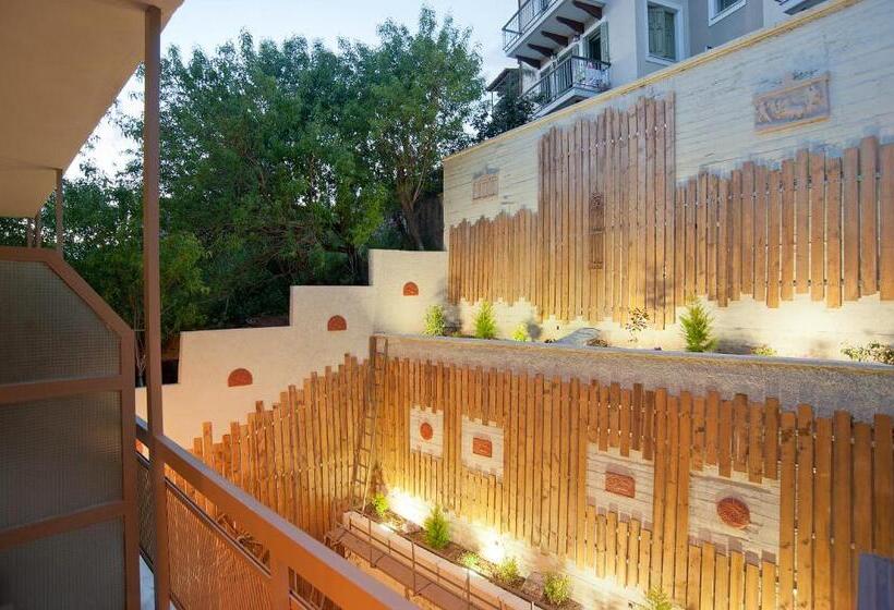 غرفة قياسية ثلاثية مطلة علي الحديقة, Nidimos