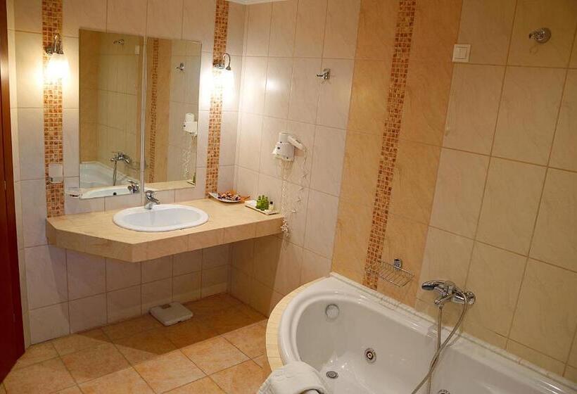 חדר סטנדרט עם ג'קוזי, Nostos