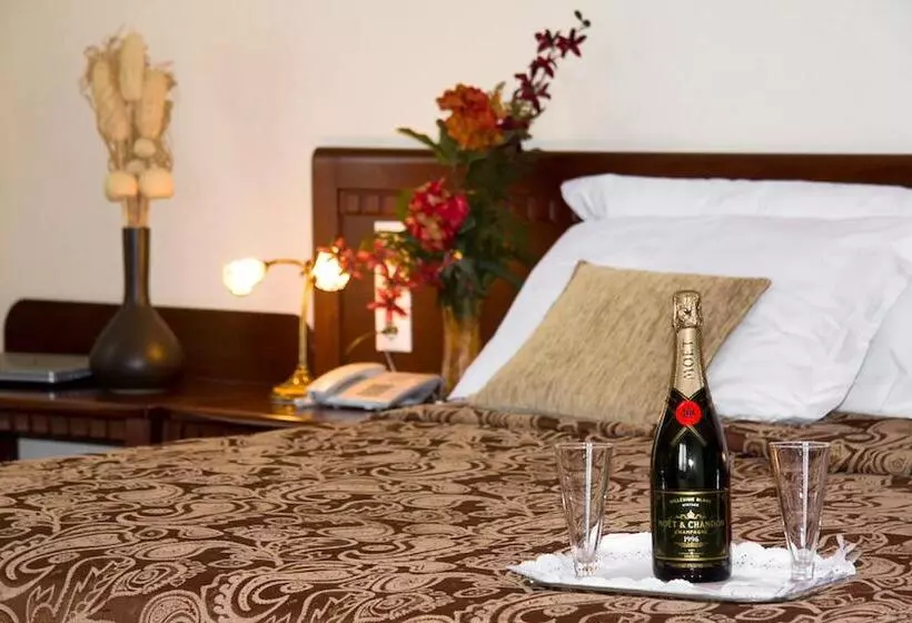 اتاق استاندارد با تخت بزرگ, Nostos