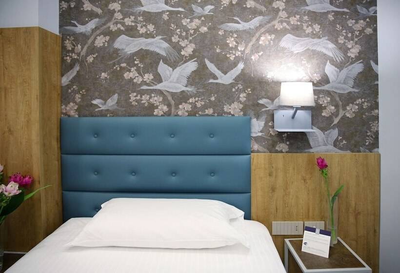 Номер Стандарт, Palace