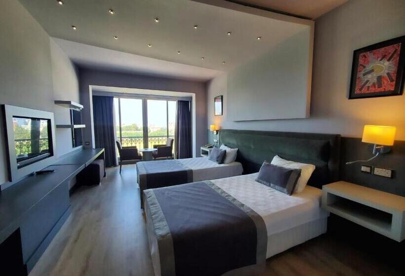 Номер Superior, Pia Bella