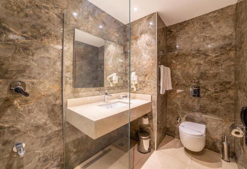 Номер Superior, Pia Bella