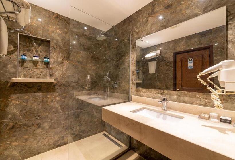 Номер Superior, Pia Bella