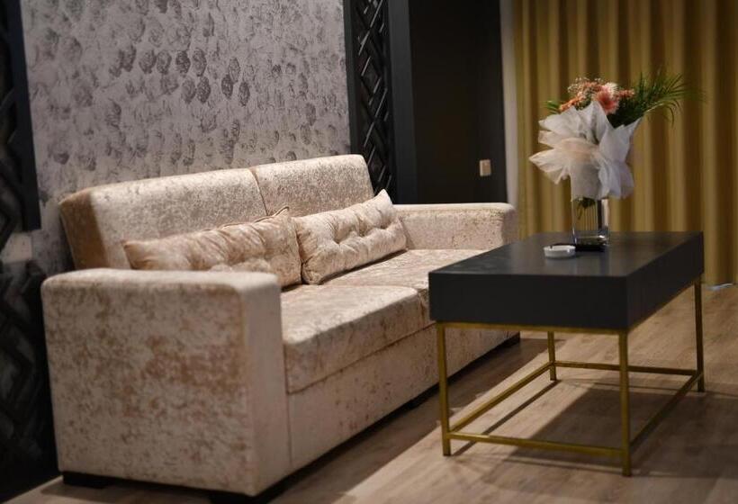 Полулюкс, Pia Bella