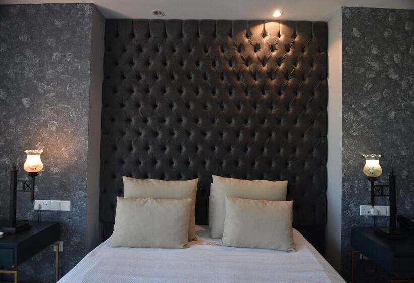 Полулюкс, Pia Bella