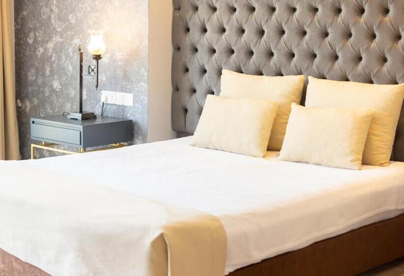 Полулюкс, Pia Bella