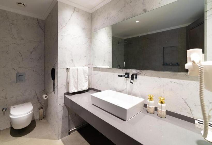 Номер Deluxe, Pia Bella