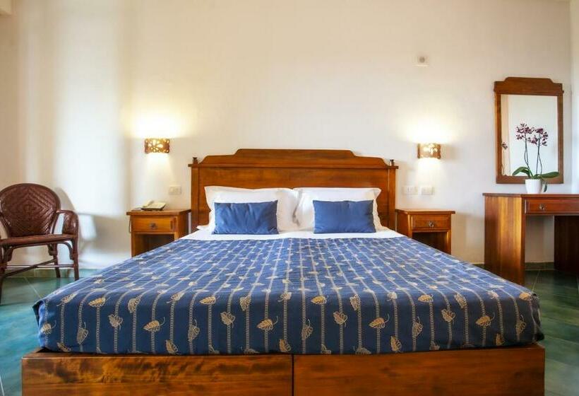 스탠다드 트리플 룸, Suvaki Resort
