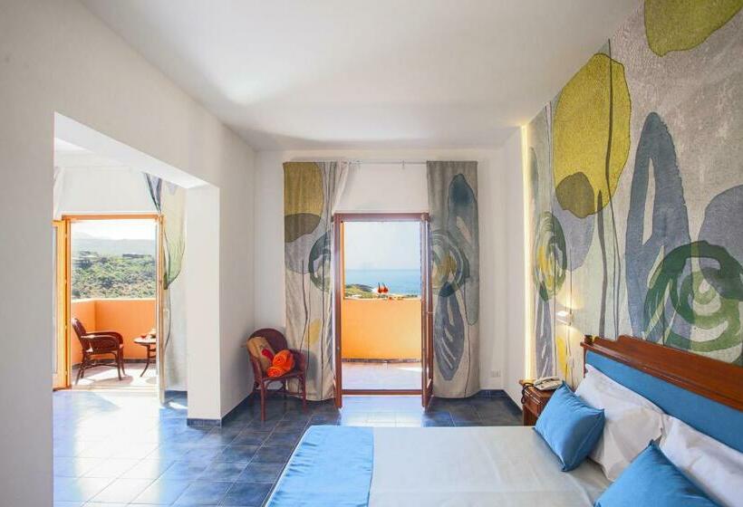 デラックストリプルルーム, Suvaki Resort