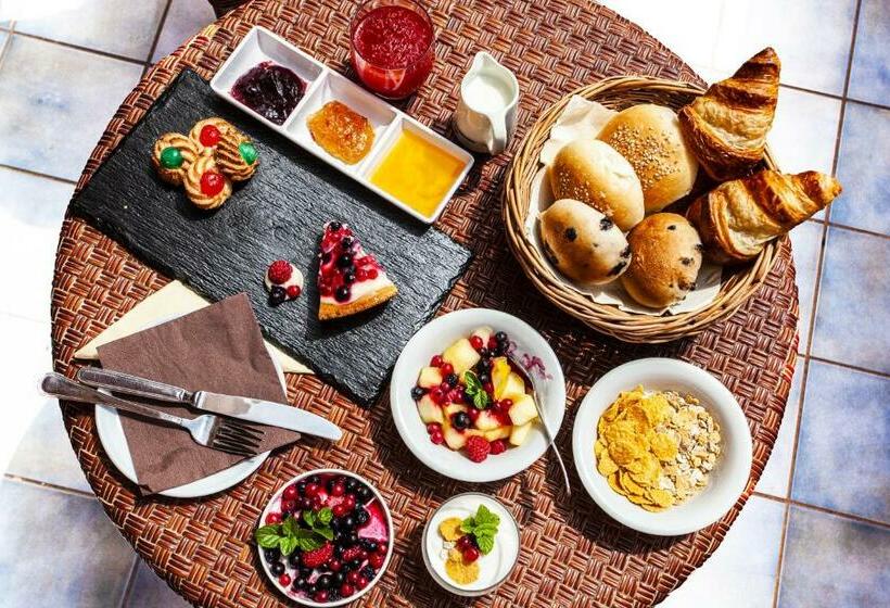 디럭스 트리플 룸, Suvaki Resort