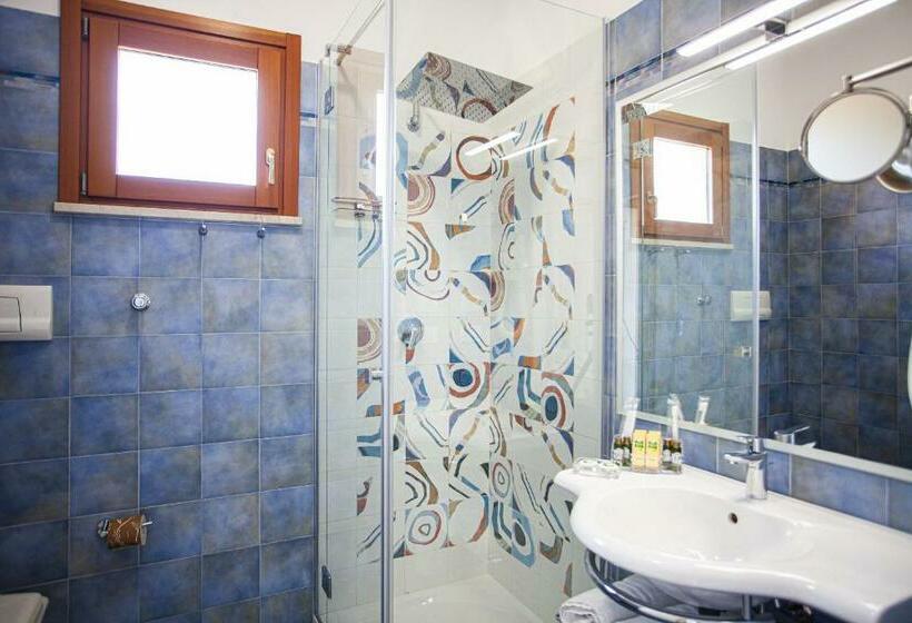 デラックストリプルルーム, Suvaki Resort